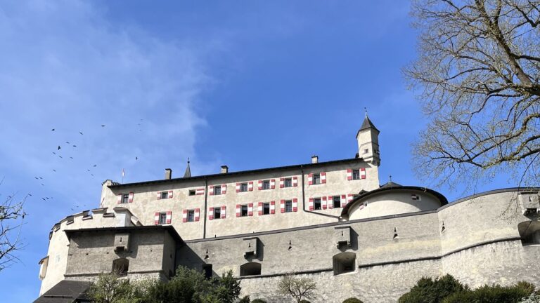 Werfen: Eisriesenwelt, Castelo de Hohenwerfen e a trilha de A Noviça Rebelde
